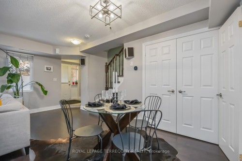 130-25 Turntable Crescent, Toronto, ON - Indoor Photo Showing Dining Room