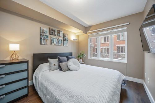 130-25 Turntable Crescent, Toronto, ON - Indoor Photo Showing Bedroom