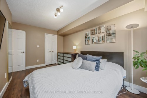 130-25 Turntable Crescent, Toronto, ON - Indoor Photo Showing Bedroom