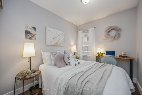 130-25 Turntable Crescent, Toronto, ON - Indoor Photo Showing Bedroom