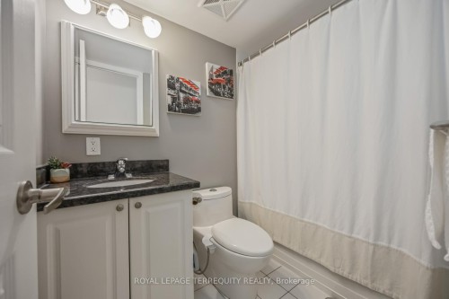 130-25 Turntable Crescent, Toronto, ON - Indoor Photo Showing Bathroom