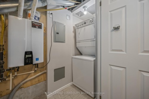 130-25 Turntable Crescent, Toronto, ON - Indoor Photo Showing Laundry Room