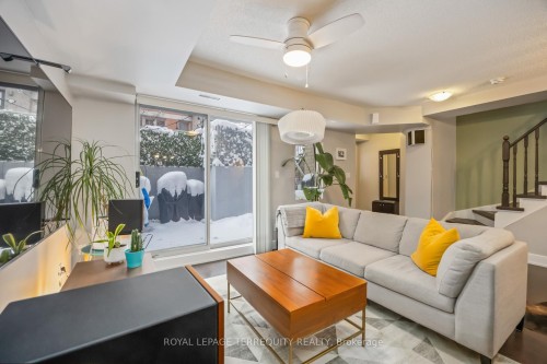 130-25 Turntable Crescent, Toronto, ON - Indoor Photo Showing Living Room