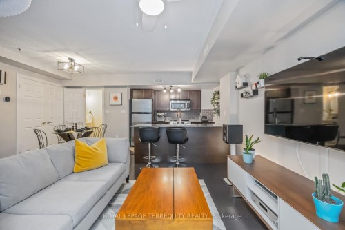 130-25 Turntable Crescent, Toronto, ON - Indoor Photo Showing Living Room