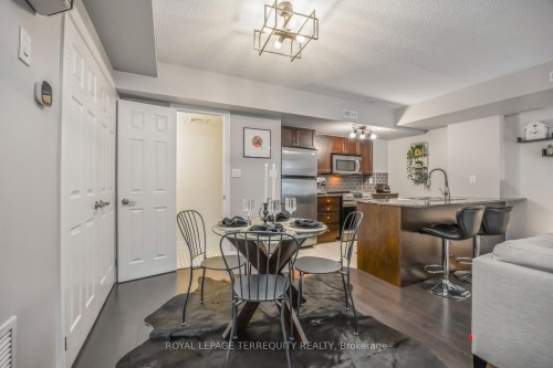 130-25 Turntable Crescent, Toronto, ON - Indoor Photo Showing Dining Room