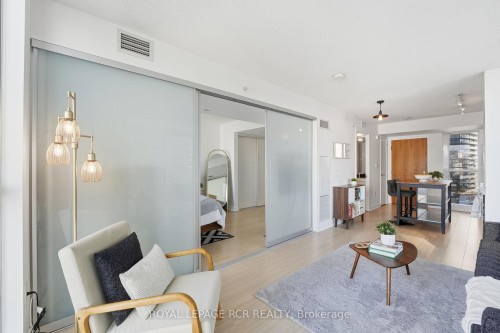 1107-85 Queens Wharf Road, Toronto, ON - Indoor Photo Showing Living Room