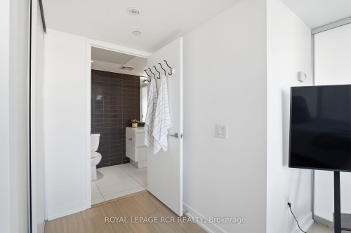 1107-85 Queens Wharf Road, Toronto, ON - Indoor