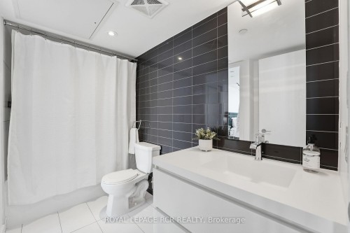 1107-85 Queens Wharf Road, Toronto, ON - Indoor Photo Showing Bathroom