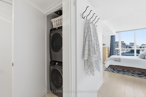 1107-85 Queens Wharf Road, Toronto, ON - Indoor Photo Showing Laundry Room