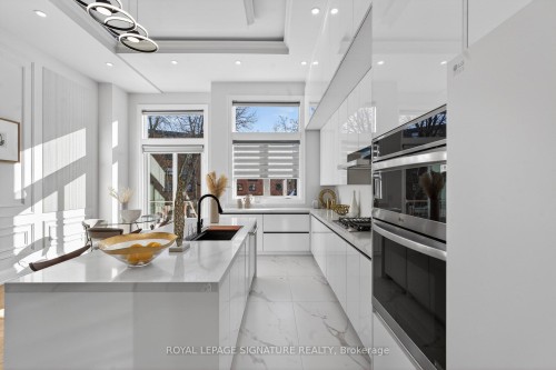 245 Ferris Road, Toronto, ON - Indoor Photo Showing Kitchen With Upgraded Kitchen