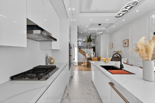 245 Ferris Road, Toronto, ON - Indoor Photo Showing Kitchen With Upgraded Kitchen