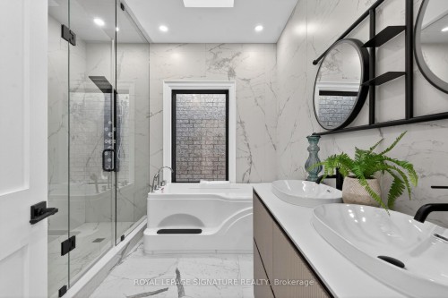 245 Ferris Road, Toronto, ON - Indoor Photo Showing Bathroom