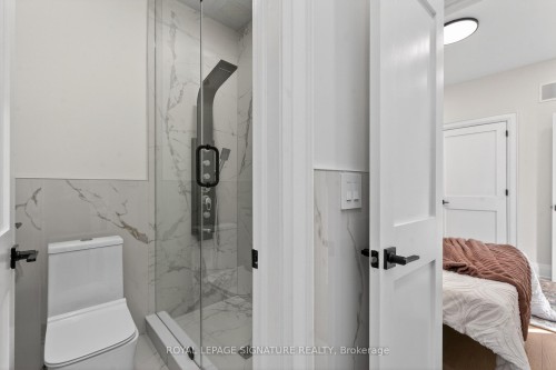245 Ferris Road, Toronto, ON - Indoor Photo Showing Bathroom