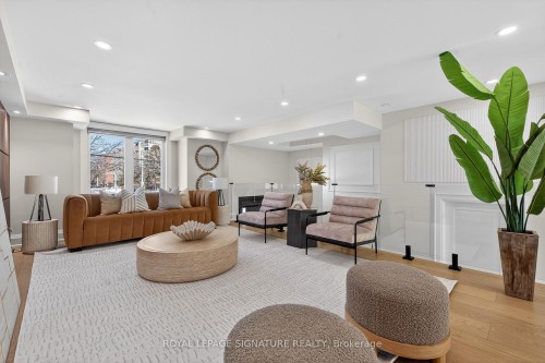245 Ferris Road, Toronto, ON - Indoor Photo Showing Living Room