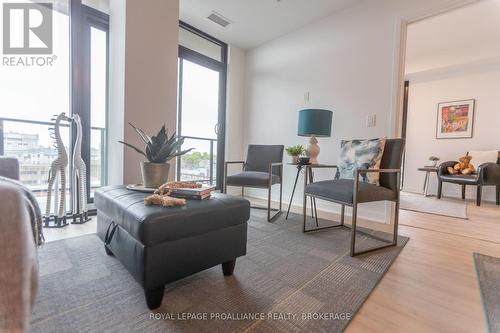 605 - 223 Princess Street, Kingston (East Of Sir John A. Blvd), ON - Indoor Photo Showing Living Room