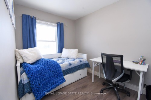302 East 27Th Street, Hamilton, ON - Indoor Photo Showing Bedroom