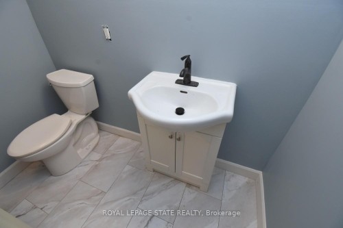 302 East 27Th Street, Hamilton, ON - Indoor Photo Showing Bathroom
