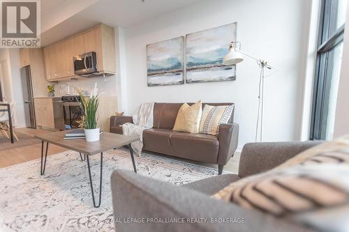 615 - 223 Princess Street, Kingston (East Of Sir John A. Blvd), ON - Indoor Photo Showing Living Room