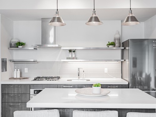 418-560 King Street W, Toronto, ON - Indoor Photo Showing Kitchen With Upgraded Kitchen