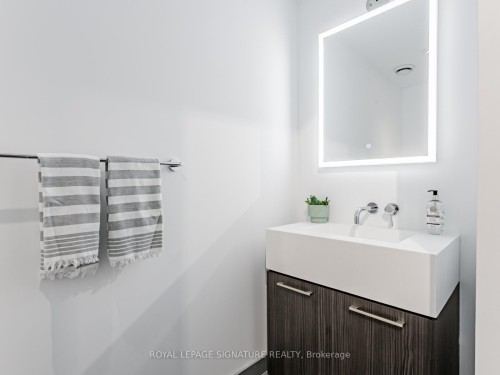 418-560 King Street W, Toronto, ON - Indoor Photo Showing Bathroom