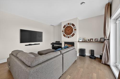 Living room - 402-2293 Rue Racine, Longueuil (Saint-Hubert), QC - Indoor Photo Showing Living Room With Fireplace