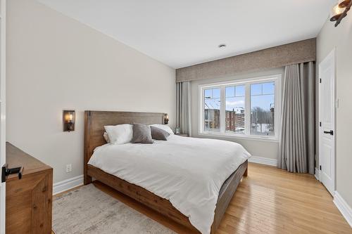 Primary bedroom - 402-2293 Rue Racine, Longueuil (Saint-Hubert), QC - Indoor Photo Showing Bedroom