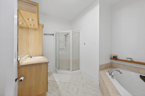 Bathroom - 402-2293 Rue Racine, Longueuil (Saint-Hubert), QC - Indoor Photo Showing Bathroom