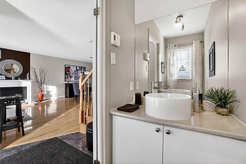 Powder room - 13715 Rue Du Noroît, Mirabel, QC - Indoor Photo Showing Bathroom