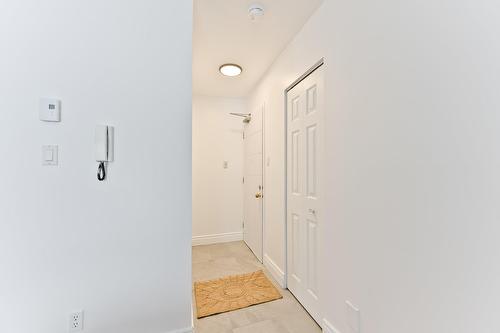 Hall d'entrée/Vestibule - 101-3410 Rue Des Chênes, Sherbrooke (Les Nations), QC - Indoor Photo Showing Other Room