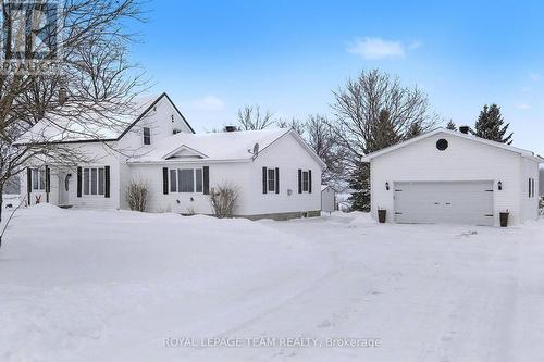 Welcome to 15197 Concession 1-2 - 15197 Concession 1-2 Road, North Stormont, ON - Outdoor With Facade