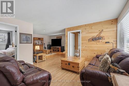 15197 Concession 1-2 Road, North Stormont, ON - Indoor Photo Showing Living Room