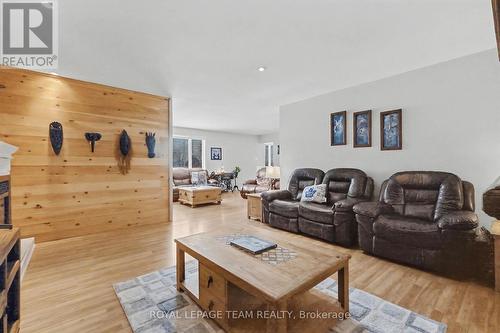Beautiful view of the addition - 15197 Concession 1-2 Road, North Stormont, ON - Indoor Photo Showing Living Room