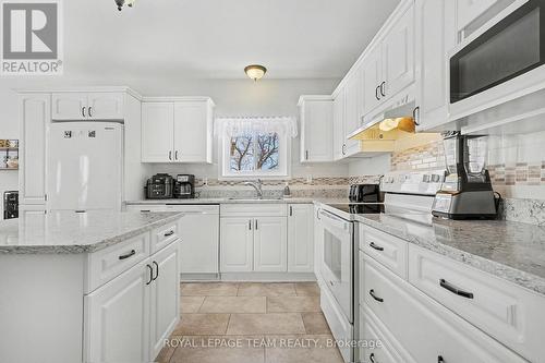15197 Concession 1-2 Road, North Stormont, ON - Indoor Photo Showing Kitchen With Upgraded Kitchen