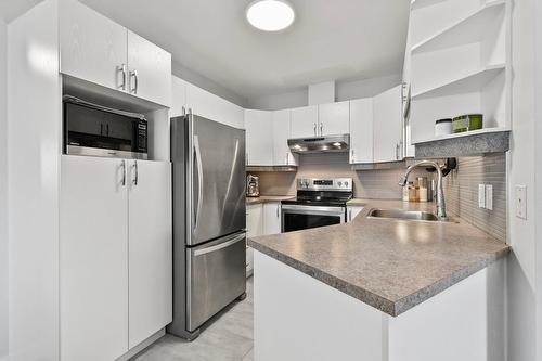 Kitchen - 15877 Rue Victoria, Montréal (Rivière-Des-Prairies/Pointe-Aux-Trembles), QC - Indoor Photo Showing Kitchen