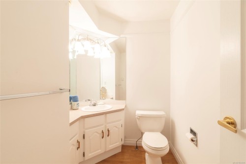 1393 Monterey Ave, Oak Bay, BC 