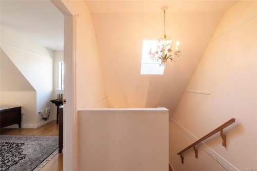 1393 Monterey Ave, Oak Bay, BC 