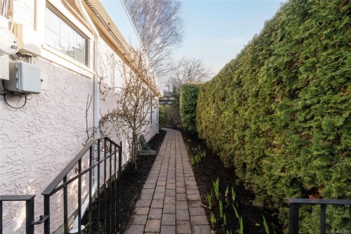 1393 Monterey Ave, Oak Bay, BC 