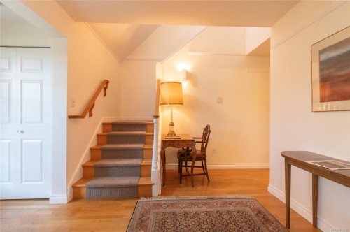 1393 Monterey Ave, Oak Bay, BC 