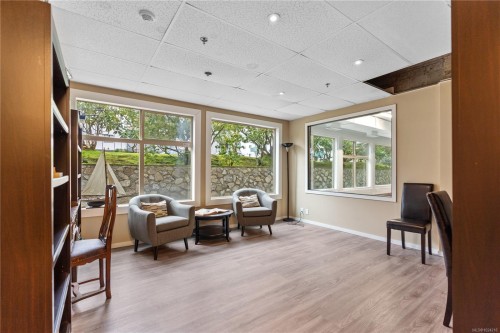 309-1419 Stadacona Ave, Victoria, BC - Indoor Photo Showing Other Room