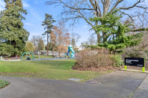 309-1419 Stadacona Ave, Victoria, BC - Outdoor With View