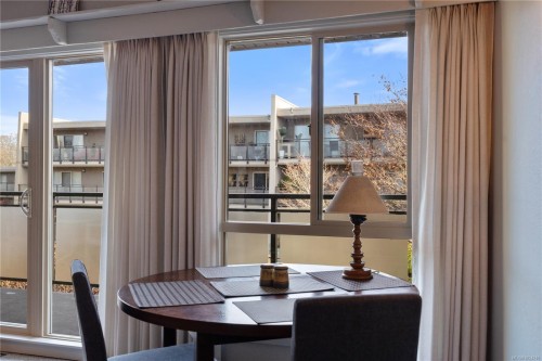 309-1419 Stadacona Ave, Victoria, BC - Indoor Photo Showing Dining Room