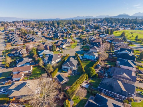 1112 Aery View Way, Parksville, BC 