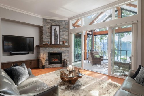 7342 Lakefront Pl, Lake Cowichan, BC 
