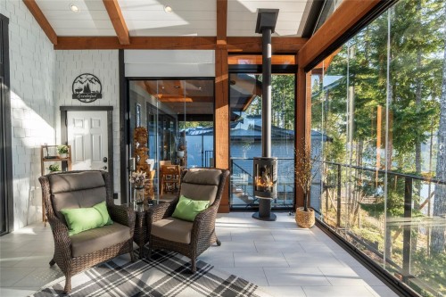 7342 Lakefront Pl, Lake Cowichan, BC 