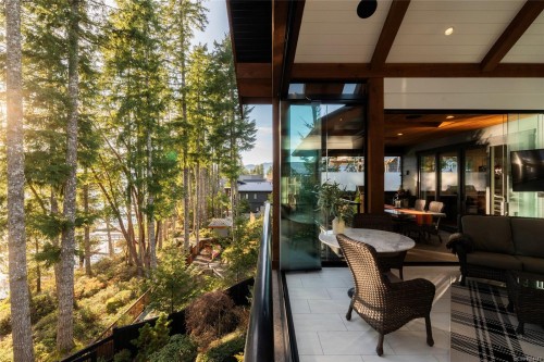 7342 Lakefront Pl, Lake Cowichan, BC 