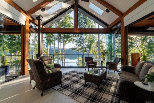 7342 Lakefront Pl, Lake Cowichan, BC 