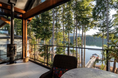 7342 Lakefront Pl, Lake Cowichan, BC 