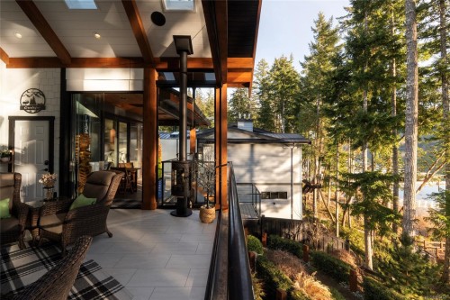 7342 Lakefront Pl, Lake Cowichan, BC 