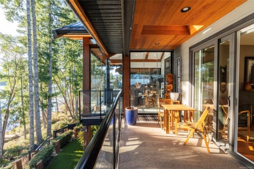 7342 Lakefront Pl, Lake Cowichan, BC 