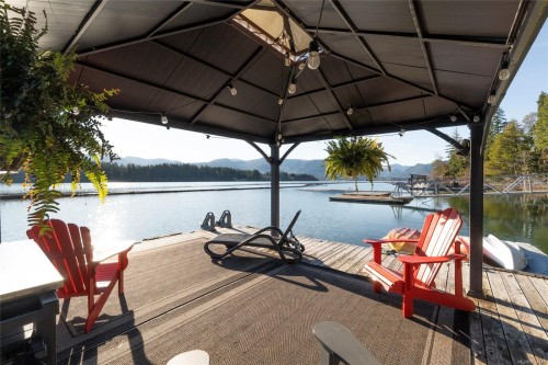 7342 Lakefront Pl, Lake Cowichan, BC 